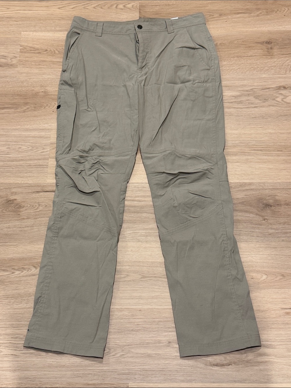 Columbia Men's Casual Utility Pants in Olive